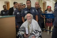 המשטרה פשטה על קהילת שובו בנים, הרב ברלנד נעצר