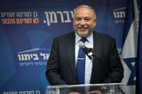 שוב לועג לחרדים:כך ליברמן ציין את כניסת המס לתוקף