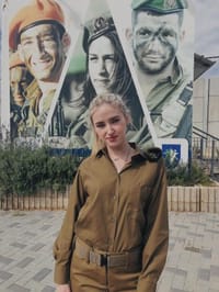 ועל מדים. באדיבות עופר מנחם תקשורת ויחסי ציבור