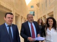 ליברמן הגיש עתירה לבג"צ נגד הרב הראשי לישראל