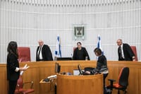שופטי בית המשפט העליון. ערר שיבוא לפתחם עשוי לעכב את פתיחת המשפט במספר חודשים