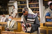 לא רק בתי כנסת: אלו עוד הקלות אישרה הממשלה?
