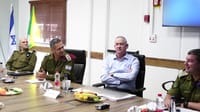 גנץ לראשי יש"ע: "קחו את מה שאפשר, בשאר נטפל"