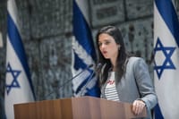 איילת שקד. הייתה בוחרת שופטים שמרנים המתאימים לרוב בקואליציה