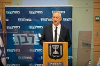 גנץ: "פסק הדין של בג"ץ מצער מאד, אך נכבד אותו"
