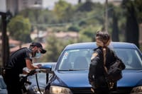 הגבלות שאושרו: 3 נוסעים ברכב, רופא יוכל לסגור עסק