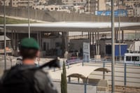 הגדלת מכסת העובדים הפלסטיניים הישראל. מחסום קלנדיה