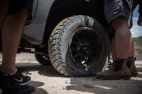 תושב ניר דוד חתך צמיגים למטיילים ששחו בנחל האסי