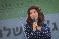 לראשונה: ניר מוזס ראיינה את סילבן שלום.כך זה נשמע