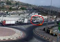 המחבל דורס חייל ושוטר, שולף סכין ומנוטרל. צפו בתיעוד