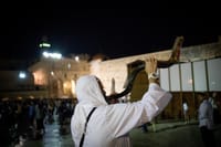 שופר מעורר לסליחות בירושלים