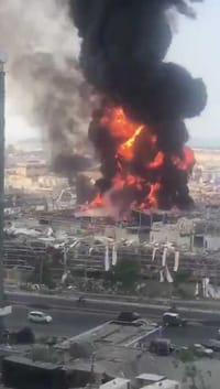 חודש אחרי הפיצוץ: שריפת ענק בנמל ביירות