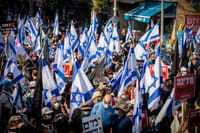 מזל שיש הפגנות, אחרת את מי היינו מאשימים?