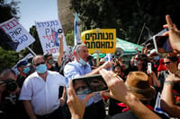 כשבחוץ מפגינים: הוועדה אישרה הגבלת הפגנות
