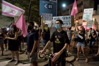 מפגינים פרצו את מחסומי המשטרה בתל אביב