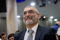מוזר: מיכאל בן ארי נחקר על שישה ציוצים בטוויטר