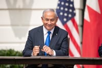 (נתניהו בחתימה על הסכמי אברהם.