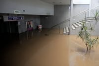 תחנת הרכבת הרצליה הוצפה; הרכבות לא יעצרו