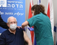 הנשיא ריבלין מקבל חיסון לקורונה