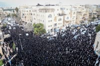 אלפים בהלוויית ראש הישיבה שנפטר מקורונה