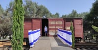 שלושה שורדי שואה נזכרים בקרונות המוות לאושוויץ