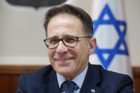 בכיר בלשכת נתניהו שלח מכתב התראה נגד עיתונאי כאן 11
