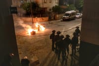 שוטרים ברחובות לוד בשעות הערב של ה-12/05, לאחר שהוטל עוצר בעיר