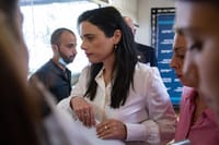 התקדמות במו"מ: בגוש השינוי מאשימים את שקד