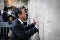 הנשיא הרצוג בכותל המערבי (חיים גולדברג)