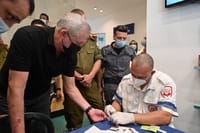 גנץ אישר: 6,000 חיילים יגויסו לבדיקות הקורונה