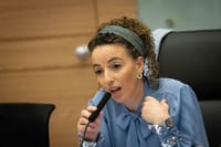 עידית סילמן ממשיכה להתפתל: "לא ישברו אותנו"
