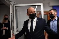 אחרי הביקורת: בנט מתרץ את נסיעת בני משפחתו