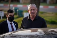 גנץ: "אני יודע מה מנסים לעשות לי מאחורי הגב"