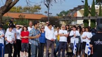 מרגש: שירת המונים לזכרו, בבית הספר של הדר גולדין | צפו