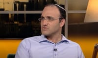 הרב אילעאי עופרן: השלטים האלה מוציאים אותי מדעתי