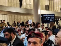 משפחות שכולות התפרצו על שקד: "תתביישי לך"