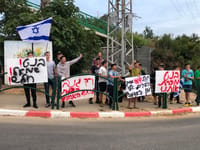 באלקנה מפגינים נגד ביקור בנט: "לך לכפר קאסם"
