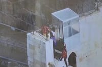 תיעוד: ערבים מיידים אבנים מהר הבית לשער המוגרבים