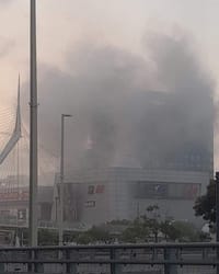 שריפה פרצה בקניון בפתח תקווה, המבקרים פונו