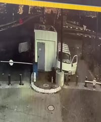 תיעוד הפיגוע: המחבל דורס, יוצא מאוטו לדקור ומחוסל