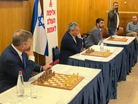 חברי הכנסת בהומאז' לתמונה של מסי ורונאלדו
