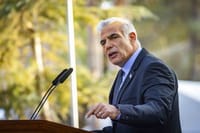 מביש: לפיד ניצל אזכרה ממלכתית להשתלחות בימין
