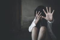 אישום חמור: מנהל ביצע עבירות מין בתלמידיו