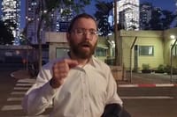 ישראל פריי שוחרר ותקף: "יש כאן שלטון פשיסטי"