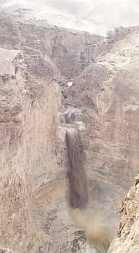 שטף מים אדיר | כך מתחיל שטפון. צפו