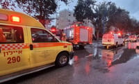 יבנה: שריפה בבניין מגורים, 13 נפגעו משאיפת עשן