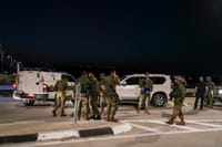 מתיישב ניסה לדרוס קצין, חבריו ידו אבנים על חיילים