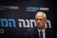 גנץ: "נתניהו משחק בחיי אדם, צאו להפגין"
