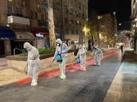 מפגינים התחפשו לעובדי עיריה וצבעו כבישים בירושלים