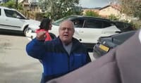 מפגינים הקיפו את בן גביר באמצע הרחוב. צפו